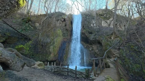 Waterfall tumbles over mossy rocks. Mount Ozren Vidéo 330551544