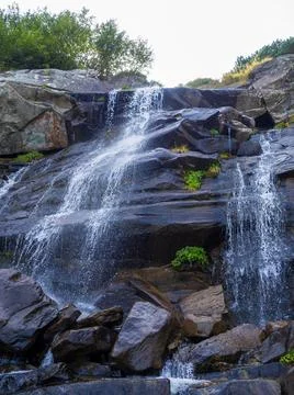 Waterfall under the peak of Hoverla Foto stock