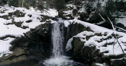 Waterfall in the winter (4k) Stock Footage 128699710