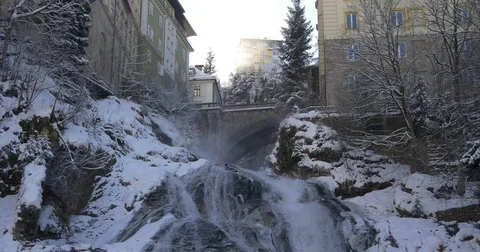 Waterfall in winter city Video stock 71825915