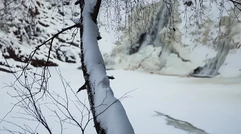 Waterfall in the winter forest. Old micro hydro power plant Vídeo Stock 64465295