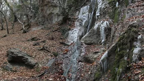 Waterfall in a winter mountains canyon Vídeos de archivo 10575693