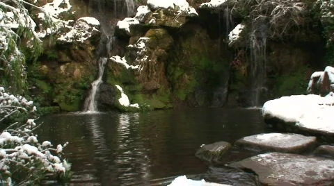 Waterfall in the winter snow 8 Vídeo Stock 596414