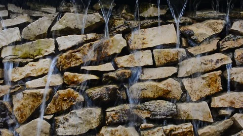 Waterfalls dripping and flowing down rock wall closeup. Video stock 89869530