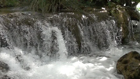 Waterfalls in the ruidera in slow motion Video stock 97977468