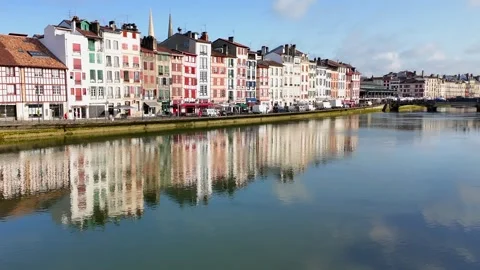 Waterfront reflection of colorful Basque architecture on the Nive river in 스톡 동영상 339129561