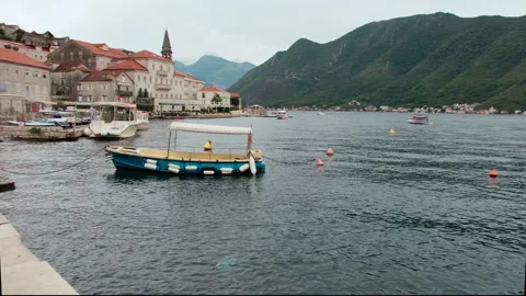Waterfront town and floating dock Perast, Montenegro 库存影片 337300070