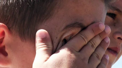 Watering eyes Stock Footage 32165532