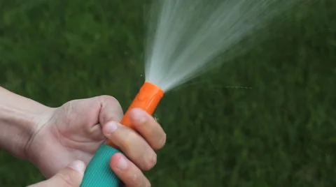 Watering the lawn Vídeo Stock 42180009