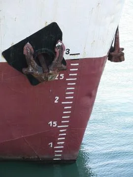 Waterline marked on the ship with draft scale numbering Foto stock