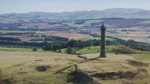 Waterloo Monument over Scottish fields and farms, Jedburgh, Scotland, UK Vidéo 317121798