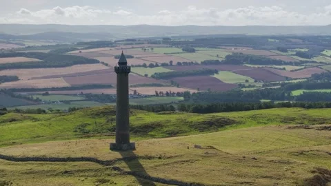 Waterloo Monument over Scottish fields and farms, Jedburgh, Scotland, UK Vidéo 317121803