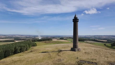 Waterloo Monument over Scottish fields and farms, Jedburgh, Scotland, UK Vidéo 317121837