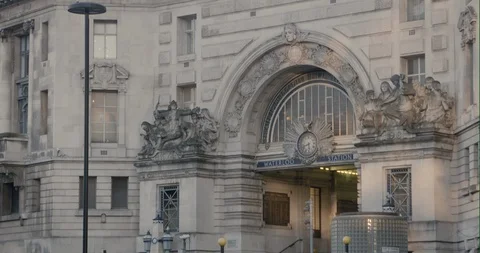 Waterloo Station in 4K ProRes422 #2 Video stock 105535562