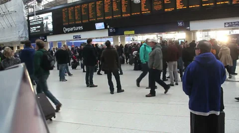 Waterloo station with hectic crowd Stock Footage 32898839