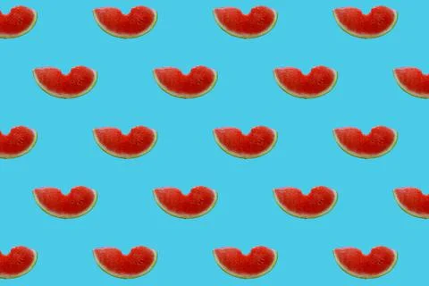 Watermelon pattern. Red watermelon on blue background. Summer concept. Flat l Foto stock