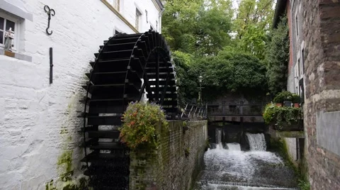 Watermill house on the river 스톡 동영상 41399182