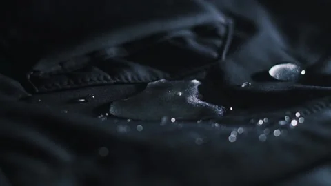 Waterproof textile fabric with rain drops Vidéo 154546589