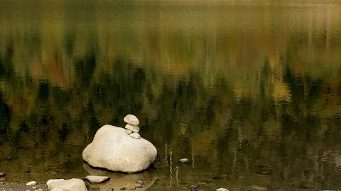 WaterReflectionsFallsDMathieu20181017 動画素材 96746823