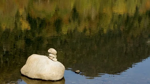 WaterReflectionsFallsDMathieu20181018 動画素材 96746820