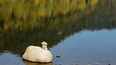 WaterReflectionsFallsDMathieu20181019 動画素材 96747092