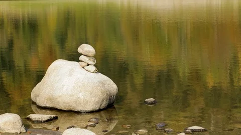 WaterReflectionsFallsDMathieu20181021 動画素材 96747351