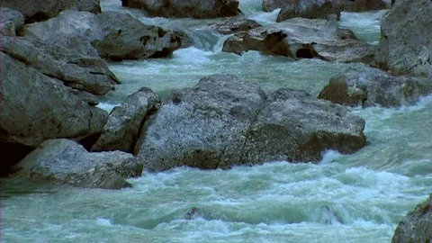 Waters flowing from the mountains Stockbeeldmateriaal 102513581