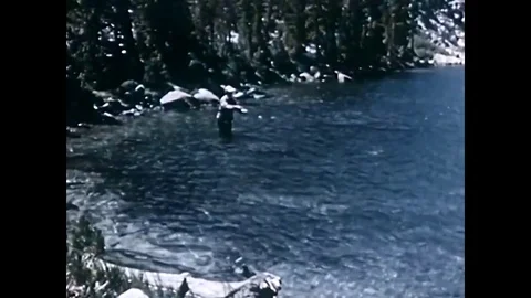 Waterworks engineers work to develop ways to distribute water effectively, and Vídeo Stock 83139831