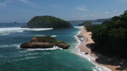 Watu leter  beach 스톡 동영상 242699958
