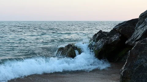 Wave 16 Stock Footage 104899639