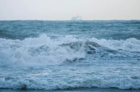 A wave about to break on the shore Stock Photos