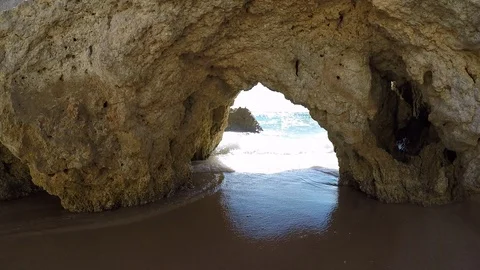 Wave in the Algarve 動画素材 105262364