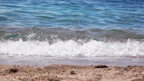 The wave is approaching the sand 動画素材 146627320