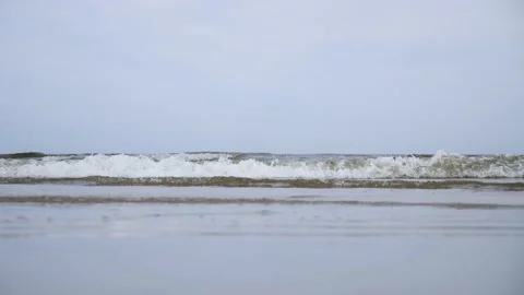 Wave beach low level cinematic ocean summer ocean 库存影片 156002451