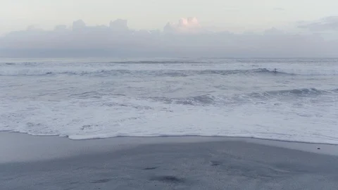 Wave Breaking on Beach and Surfer on Twilight Sky 스톡 동영상 128948165