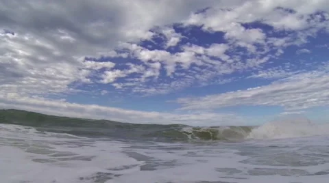 Wave breaking in slow motion Video stock 49780239