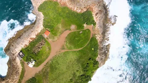 Wave breaks at Devil's Tear Nusa Lembongan 스톡 동영상 183164774