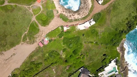 Wave breaks at Devil's Tear Nusa Lembongan 스톡 동영상 183164777