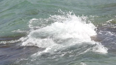 Wave breaks in to reef slow motion 動画素材 68715494