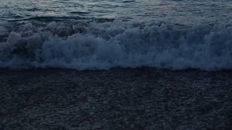 A Wave Breaks On Shore At Sunset, Beautiful Colors, Maui, Hawaii (Slow Motion) Vidéo 73588570