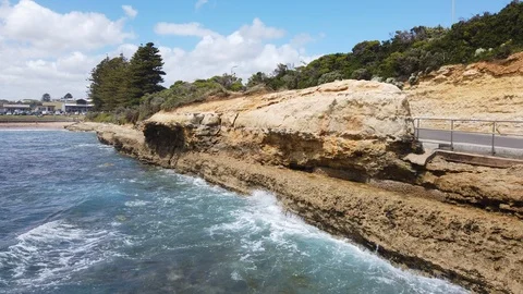 Wave in cliff rocks Stock-Footage 101450769