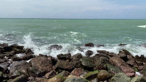 Wave crash against the rocks, waves crashed on rock Stock Footage 167739032