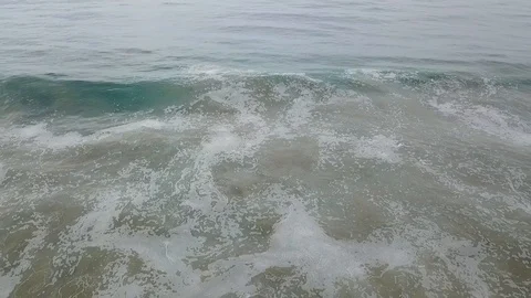 Wave crashing Видео 91592554