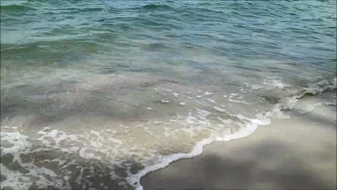 Wave crashing gently on the sandy beach, Thailand 库存影片 138698338