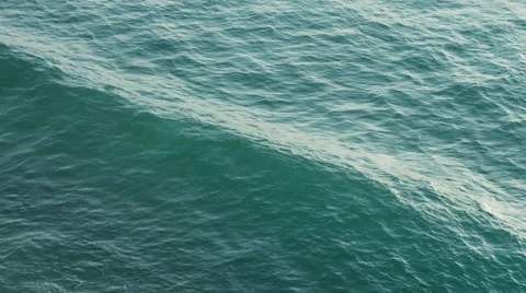 Wave crashing on rocks Vídeo Stock 46995530