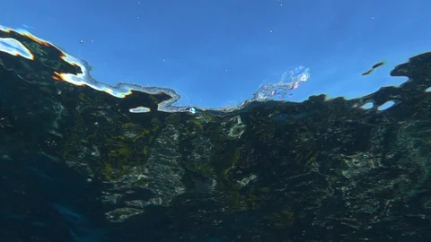 Wave exploding underwater 動画素材 127630748