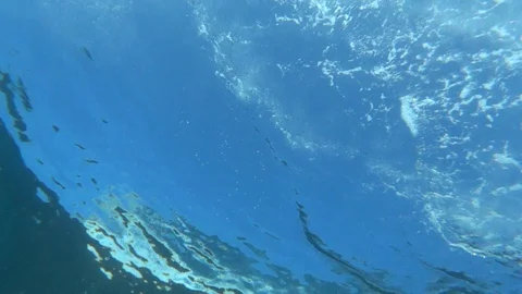 Wave exploding underwater 動画素材 127656126