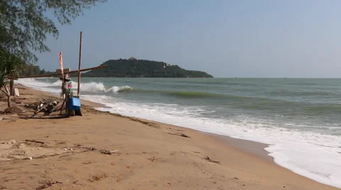 Wave hit the beach Stock Footage 59833420