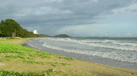 Wave hit on the sand beach Vidéo 67733553