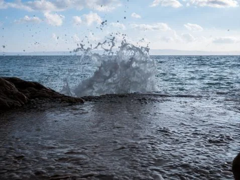 Wave hit the shore 库存照片